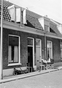 58718 Gezicht op de voorgevels van de panden Houtstraat 22 - 24 te Utrecht.